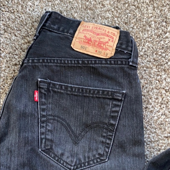 Black Levi jeans - Picture 2 of 4